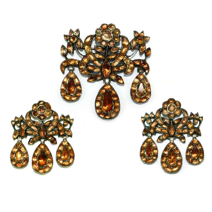 18th century golden topaz triple drop brooch and pair of earrings en suite